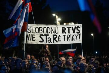 A protester takes part in a demonstration against the government's plan of reorganization of RTVS public broadcaster, in Bratislava, Slovakia, 15 March 2024. - EPA-EFE/JAKUB GAVLAK A protester takes part in a demonstration against the government's plan of reorganization of RTVS public broadcaster, in Bratislava, Slovakia, 15 March 2024. - EPA-EFE/JAKUB GAVLAK